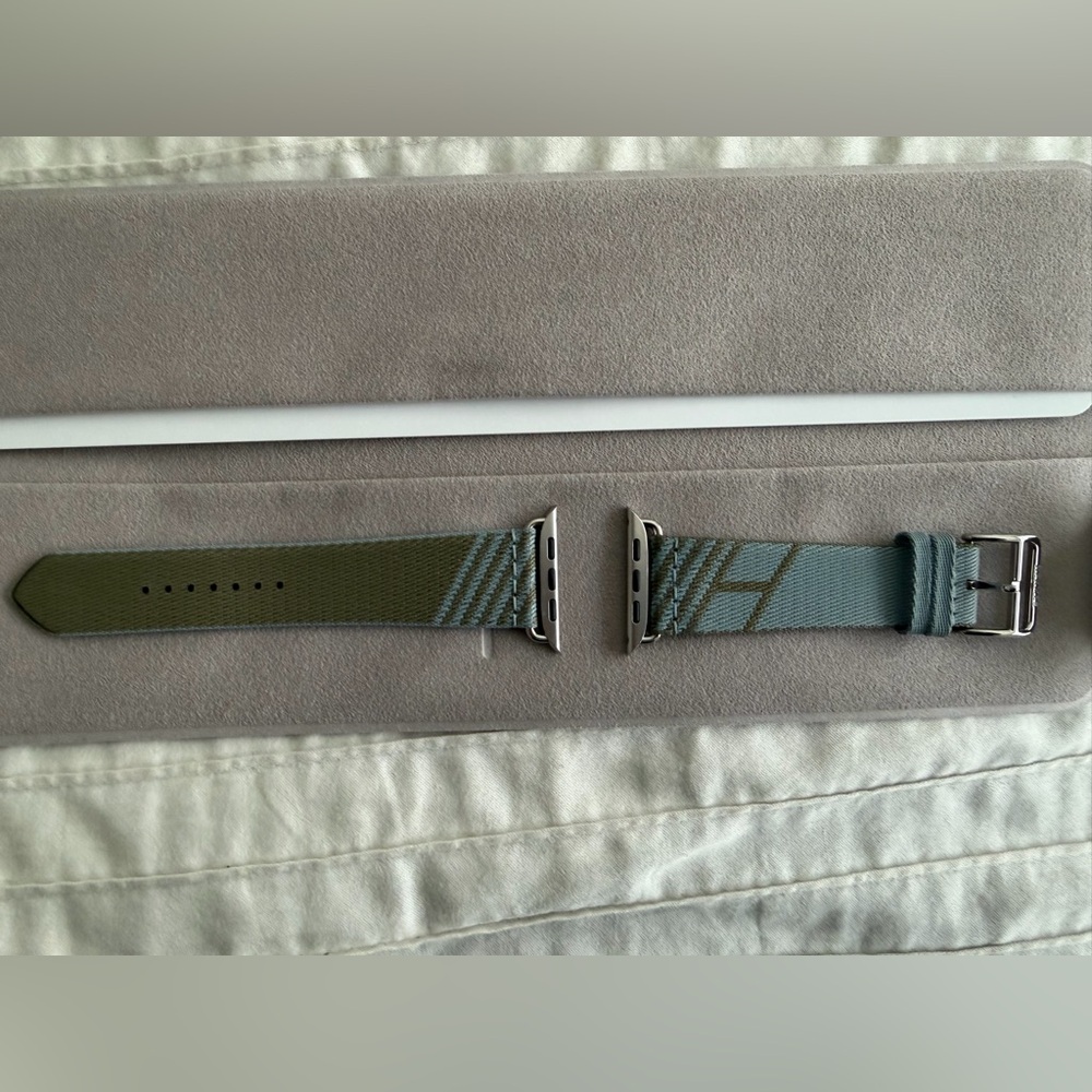 Hermes Apple Watch Jumping Single Tour Band 45mm